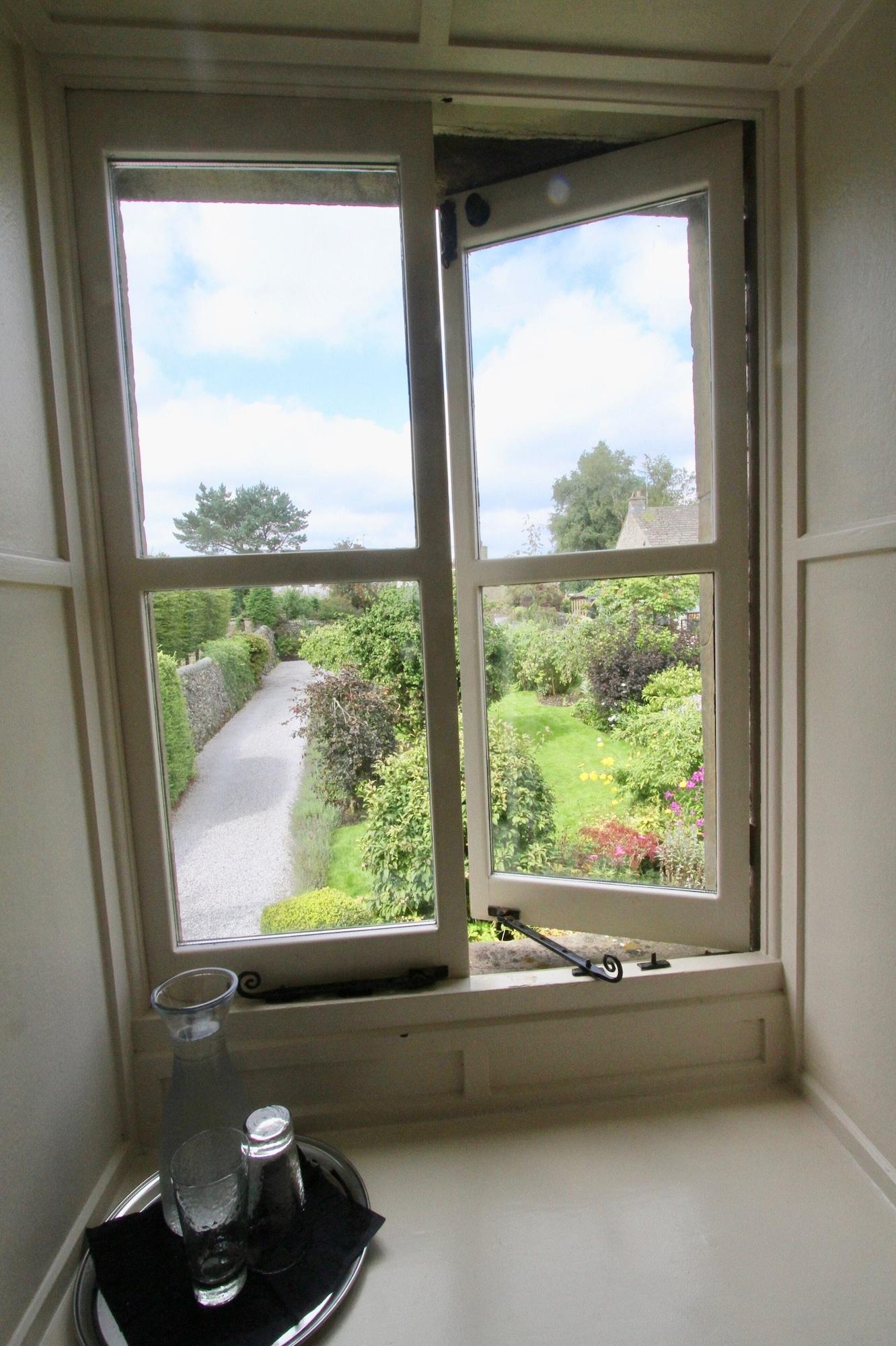 Ashfield House Hotel Grassington Exterior foto A window